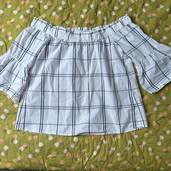 NWT Abercrombie & Fitch White Plaid Off the Shoulder Bell Sleeve Blouse Sz Small - Picture 2 of 5